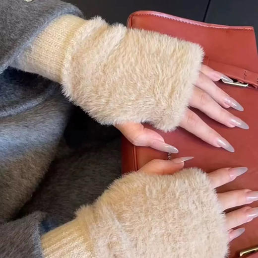 到手4副【毛绒保暖手套】降温必备！毛茸茸触感超暖和~ 商品图3