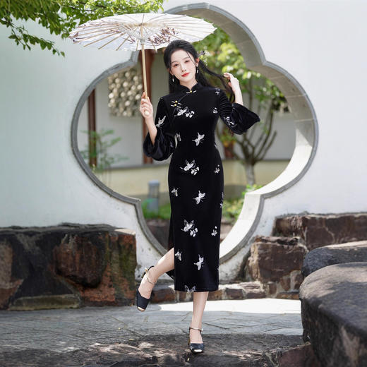 GX丝绒绣花长款倒大袖旗袍2025秋冬新款复古国风改良新中式日常旗袍 商品图3