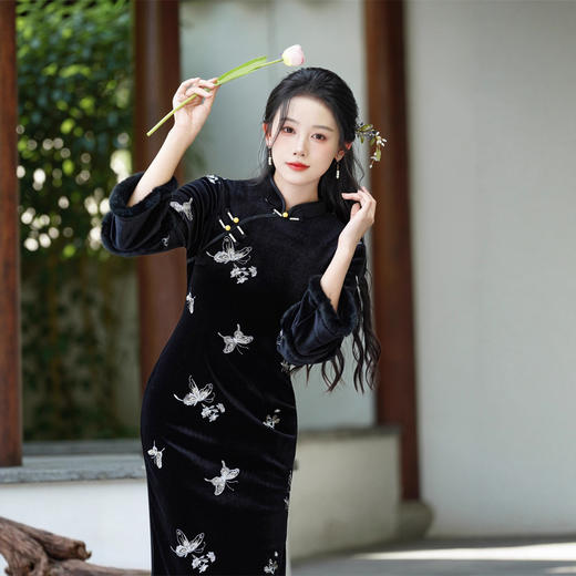 GX丝绒绣花长款倒大袖旗袍2025秋冬新款复古国风改良新中式日常旗袍 商品图2