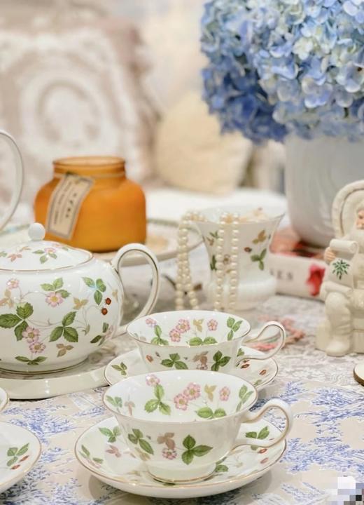 送礼必备☕【W家同款野草莓骨瓷系列大合集】超多款可选：子母壶｜炖盅｜葫芦盘款杯碟｜筷子｜烟灰缸｜纸巾盒｜花瓶…无标发货，10.16日上新！WD 商品图2