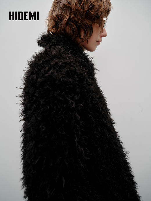 HIDEMI 大秀款进口环保卷毛长毛翻领廓形肩复古感加厚款大衣 商品图11