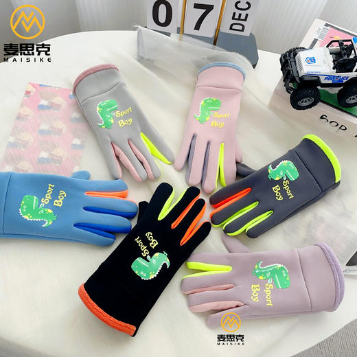 麦思克儿童卡通夜光保暖手套 商品图0