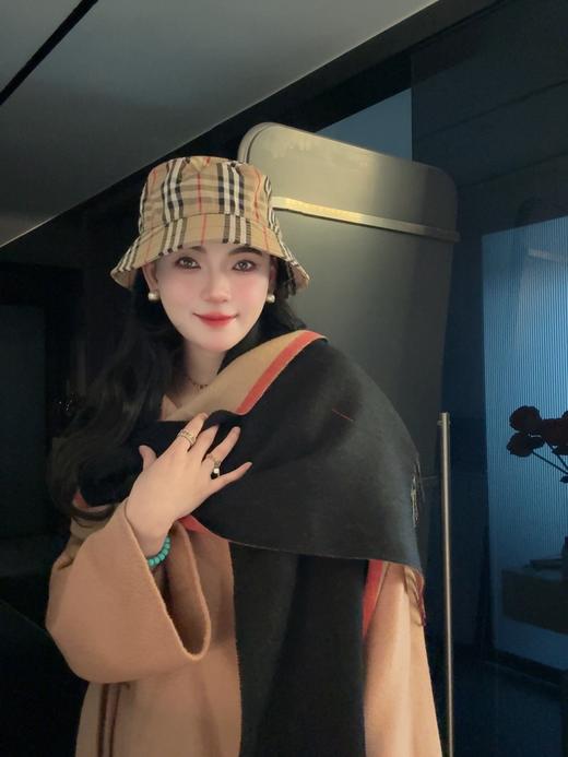 巴宝li条纹流苏装饰双面两用山羊绒围巾 商品图8