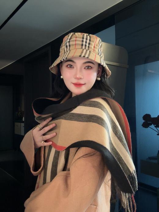 巴宝li条纹流苏装饰双面两用山羊绒围巾 商品图12