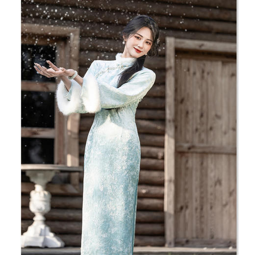 GX丝绒提花长款倒大袖旗袍2025秋冬新款时尚改良年轻少女款日常旗袍 商品图3