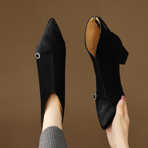 【预售5天】气质粗跟真皮短靴女秋冬新款拼接马丁靴法式尖头瘦瘦靴DS&1918 商品图1