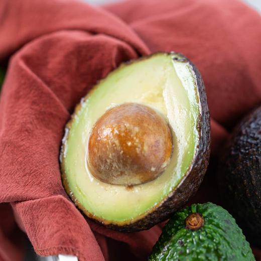 国产哈斯牛油果| 露天自然生长，表皮会有晒伤，干疤，擦伤，介意慎拍！后熟型水果，回家需要催熟食用，成熟后口感绵密顺滑，不要放的过熟，过熟会有轻微黑丝⭐️顺丰快递 商品图0