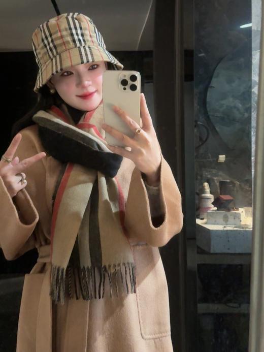 巴宝li条纹流苏装饰双面两用山羊绒围巾 商品图1