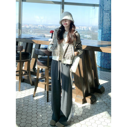 <曾小咸推荐>现货秒杀 ！微信超特价！复古条纹连帽外套 日常249.99 立减100 秒杀149.99！！ 毛织休闲裤  秒杀79.99！！ 商品图3