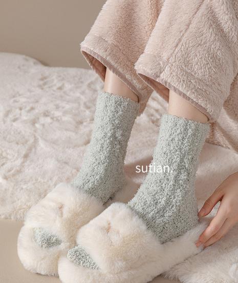 老米优品🎈 温暖单品。5双装！《秋冬不掉绒好品质珊瑚绒袜子》女款加厚中筒袜 地板袜 5双装长筒家居睡眠袜 商品图9