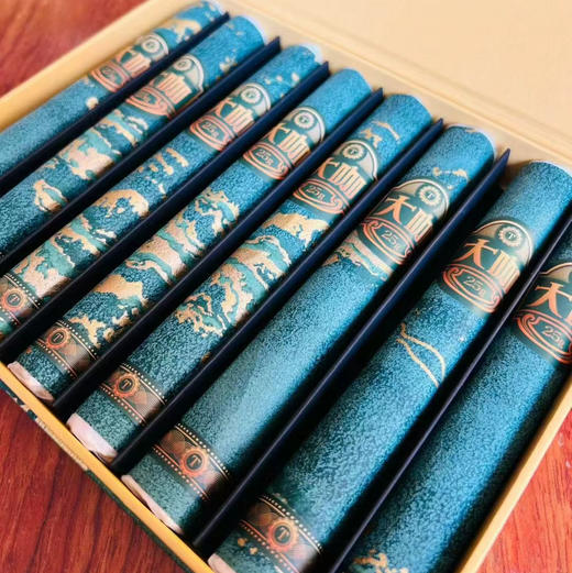 【雪茄生普】云南省临沧市/2023年坡脚（冰岛对面山头）头春料/条索清晰/包装形似雪茄方便外出携带和分享/200g(25g*8根) 商品图2