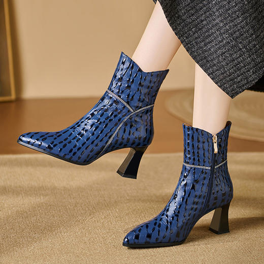 【预售5天】蓝色真皮短靴女士粗跟马丁靴秋冬新款加绒高跟时装靴百搭短筒皮鞋SY&608 商品图3