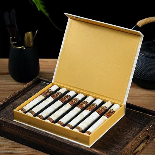 【雪茄生普】云南省临沧市/2023年坡脚（冰岛对面山头）头春料/条索清晰/包装形似雪茄方便外出携带和分享/200g(25g*8根) 商品图3