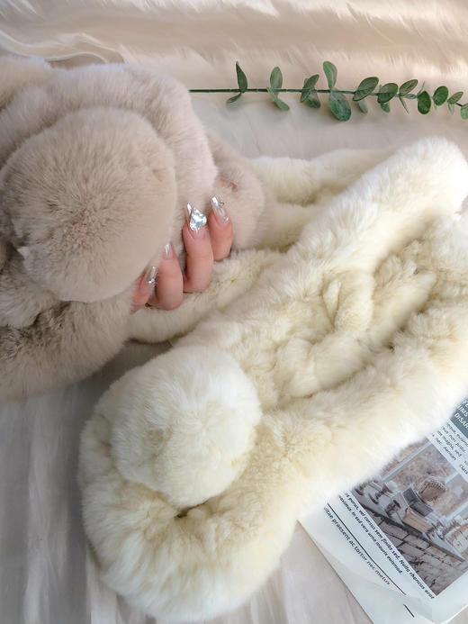 2025年桑坡兔毛围巾素材 连续复团！第N年卖！桑坡真兔毛围巾‼️ 👍给你们找的都是皮毛一体的，真兔毛！ 桑坡是全国有名的皮草中心，别的不多就是各种动物皮毛多‼️ 商品图5