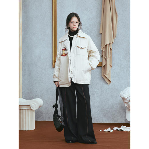 【暖冬内购】两三事 榛果密语 2025冬季新款复古可拆毛领印花刺绣羽绒服女宽松 商品图3