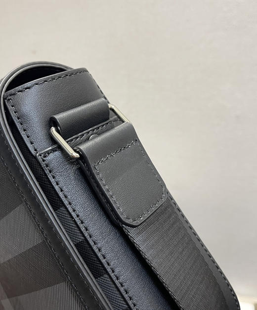 就一批bur原单真皮男士单肩包102704 商品图4