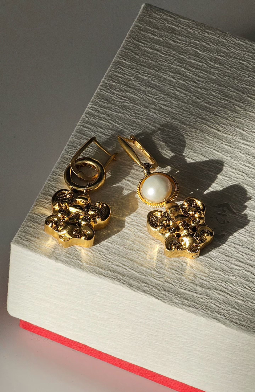 银鎏金瑞兽珍珠耳环