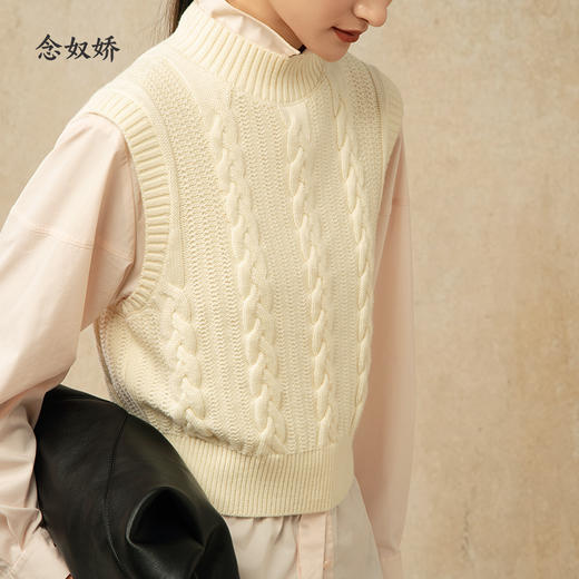 【商场款】CNI5972 “ 扭花马甲 ” 纯净的奶酪白 半高领毛织马甲 有调性高颜值叠穿好看 商品图1