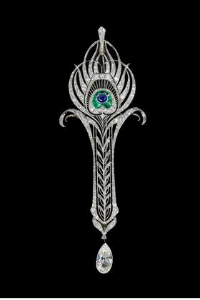 独角鹿西洋古董 1915年代法国出品装饰艺术风格孔雀羽毛造型铂金镶嵌祖母绿蓝宝石及钻石胸针