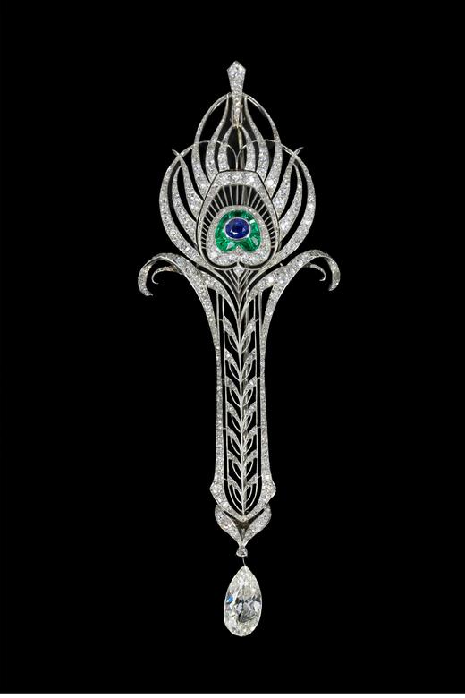 独角鹿西洋古董 1915年代法国出品装饰艺术风格孔雀羽毛造型铂金镶嵌祖母绿蓝宝石及钻石胸针 商品图0