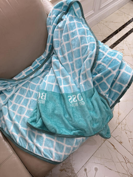 1028-5 百分百圆正 全套包装 BS MASH丝柔毯 休闲毯 炒鸡亲肤细腻软糯柔滑 150*200cm 约720g 商品图7