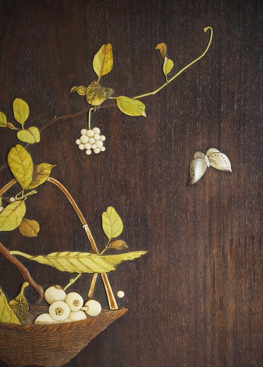 【已售】独角鹿西洋古董 19世纪末日本明治时期出品篮果飞蝶主题芝山象嵌饰板 商品图4