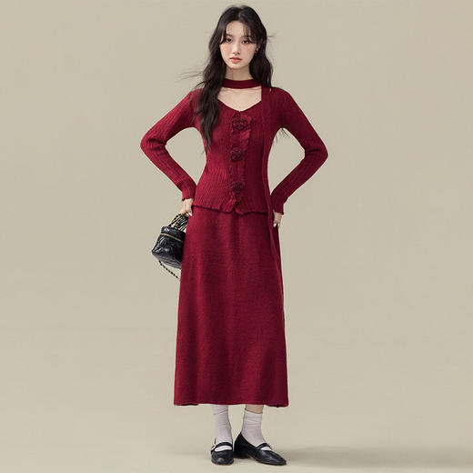 西遇立体花朵针织套装女2025年秋冬新款v领飘带上衣半裙两件套SS051738 商品图1