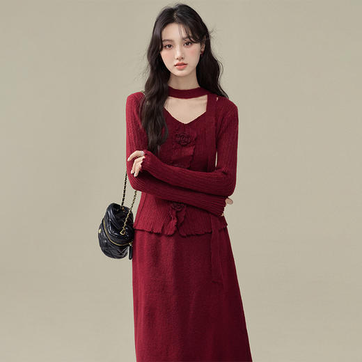 西遇立体花朵针织套装女2025年秋冬新款v领飘带上衣半裙两件套SS051738 商品图4