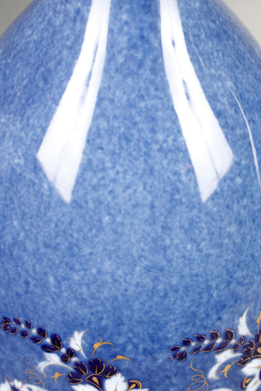 独角鹿西洋古董1884-1887年代法国御窑塞弗尔出品鸢尾与飞鸟主题手绘描金装饰Mycène款云朵蓝釉瓷瓶一对 商品图4