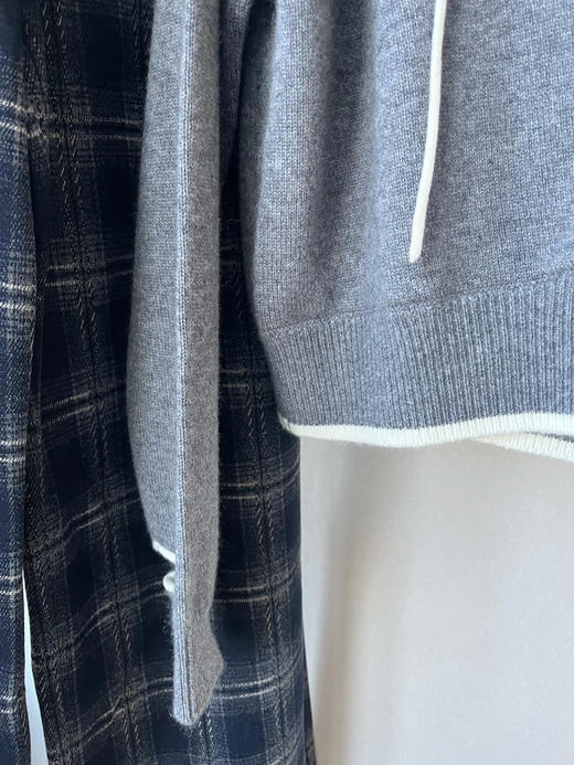 【减龄滤镜】噢蜜ooomeooo假两件戴帽羊绒衫 商品图4