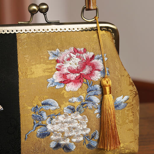 【寻寻觅觅】拼色绣花手提包 QB 商品图2
