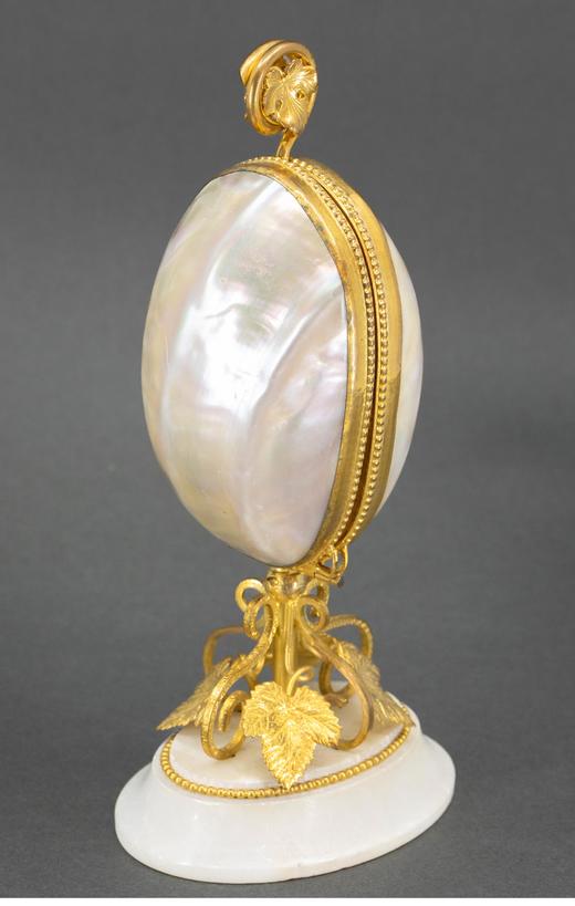 独角鹿西洋古董 19世纪法国出品雪花大理石底座铜鎏金精雕叶纹装饰蛋形母贝外壳缝纫套件 商品图1