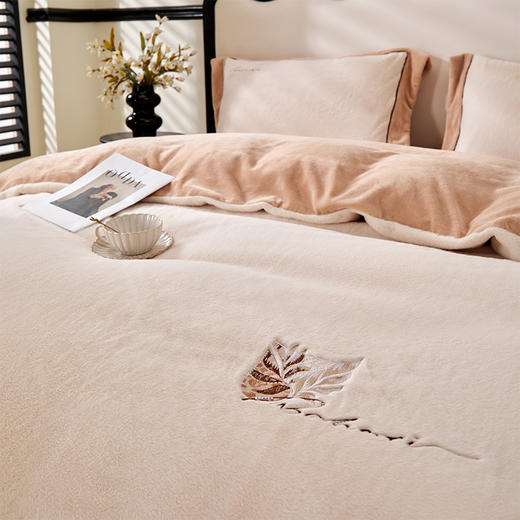 多喜爱 高克重锦绒保暖四件套 暖冬季节（灰/米）【450克暖绒】【平均升温7.8度】【抑菌防螨】【立体绣花】【双面绒感】 厚实温暖 柔软亲肤 商品图9