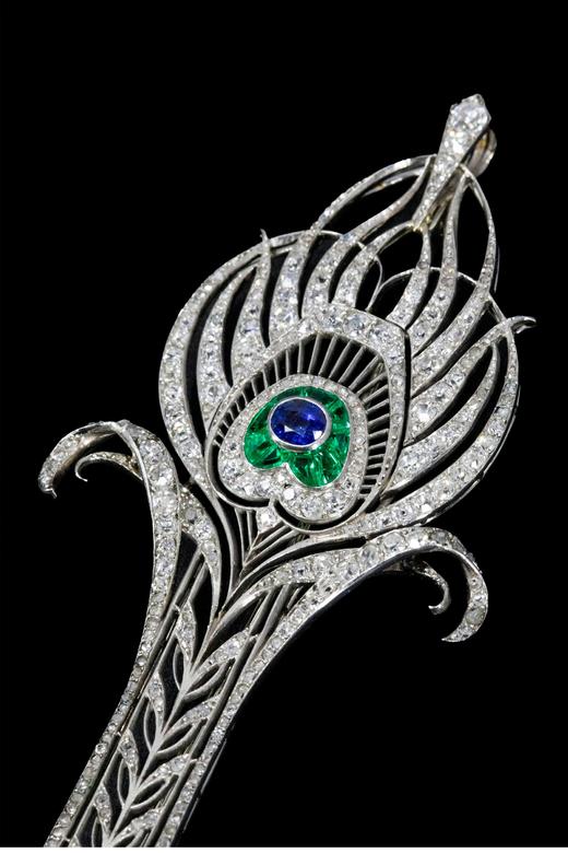 独角鹿西洋古董 1915年代法国出品装饰艺术风格孔雀羽毛造型铂金镶嵌祖母绿蓝宝石及钻石胸针 商品图4