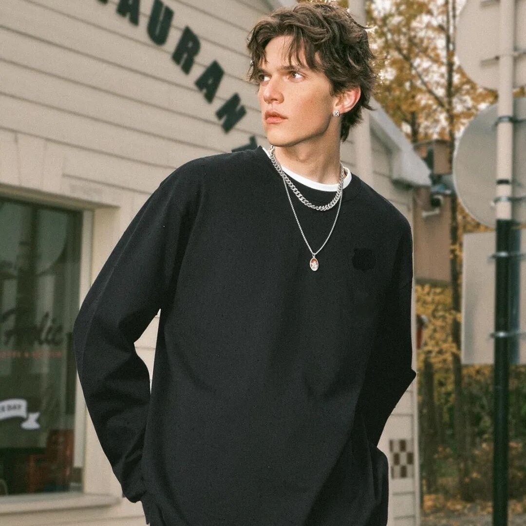 2件再减10元【秋冬“硬核”保暖 单穿御寒风 内搭不臃肿】伊泺杉虎头刺绣 加绒圆领卫衣（3-5天发货）（选2件加入购物车，自动减10元）