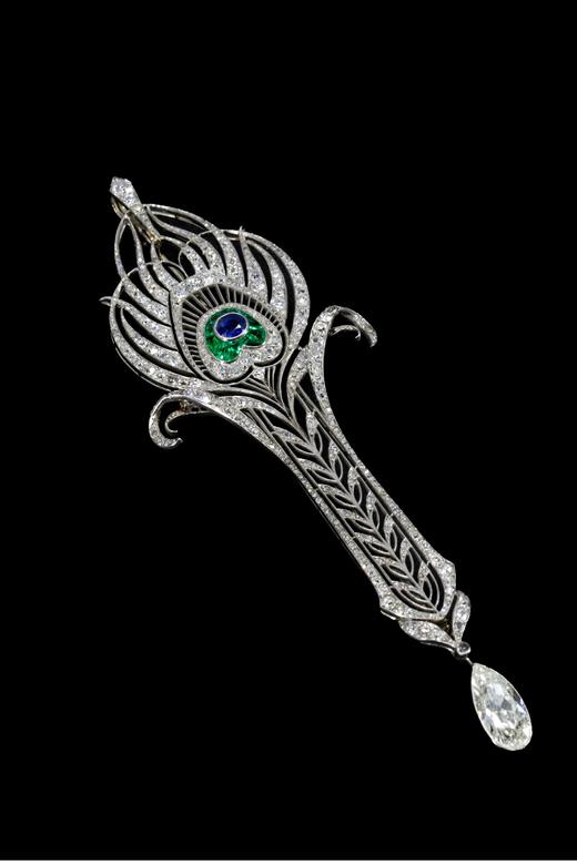 独角鹿西洋古董 1915年代法国出品装饰艺术风格孔雀羽毛造型铂金镶嵌祖母绿蓝宝石及钻石胸针 商品图2