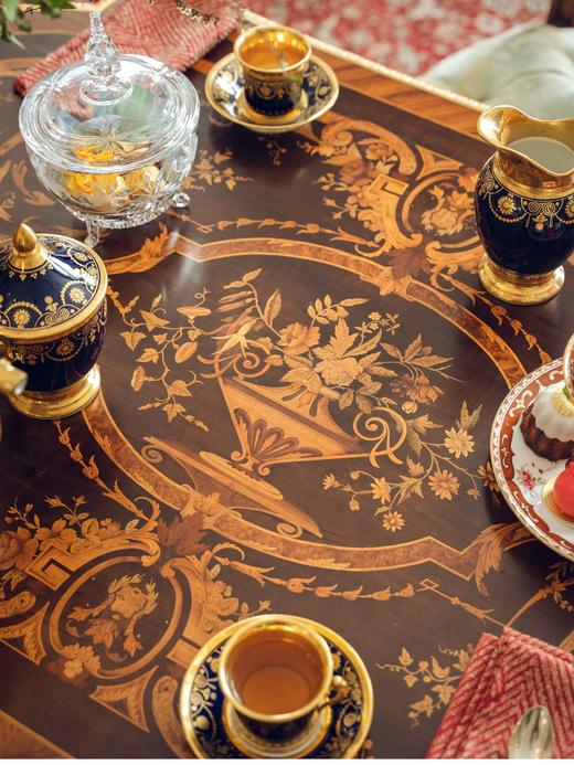 独角鹿西洋古董 19世纪法国出品路易十六风格铜鎏金精雕装饰繁花奖杯纹细木镶嵌中央桌 商品图5