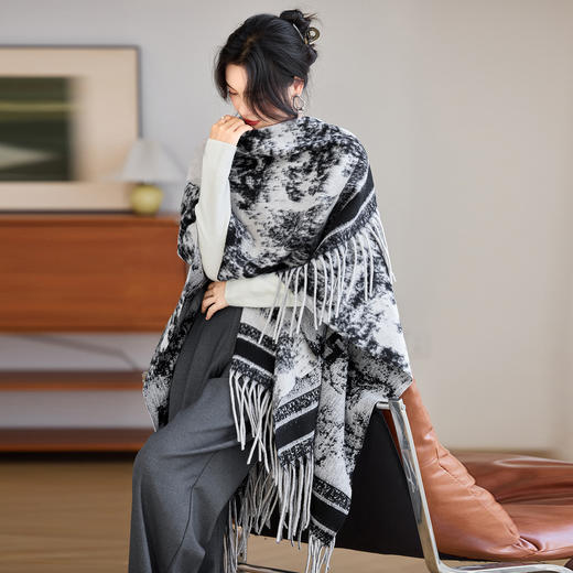 CC 314慵懒风流苏披肩斗篷宽松搭针织开衫外套 商品图3