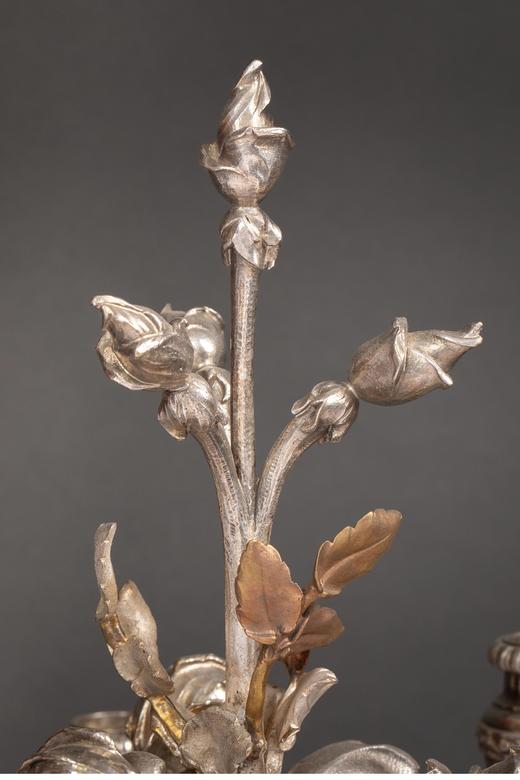 独角鹿西洋古董 19世纪法国出品路易十五风格玫瑰花叶主题镀银精雕六枝头烛台一对 商品图4