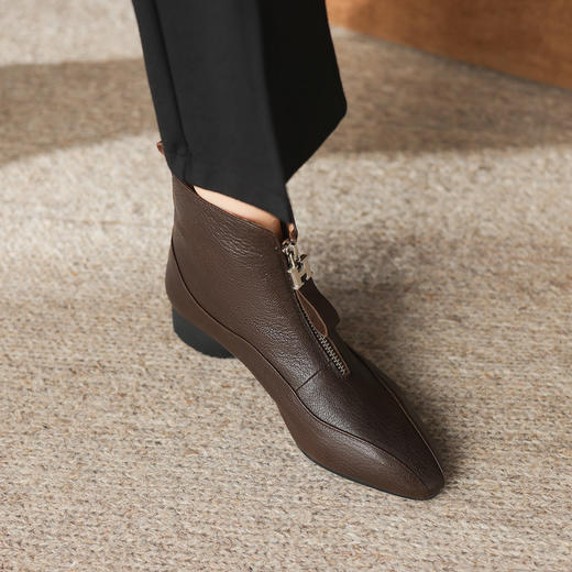 【预售5天】时尚粗跟软底舒适短靴女秋冬季新款百搭尖头加绒保暖马丁靴女DS&1603-5 商品图1