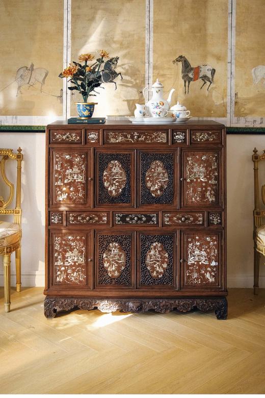 【已售】独角鹿西洋古董 19世纪末亚洲出品传统亭台人物主题螺钿镶嵌边柜 商品图1