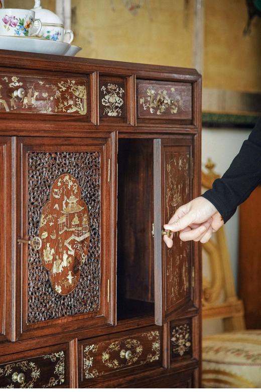 【已售】独角鹿西洋古董 19世纪末亚洲出品传统亭台人物主题螺钿镶嵌边柜 商品图3