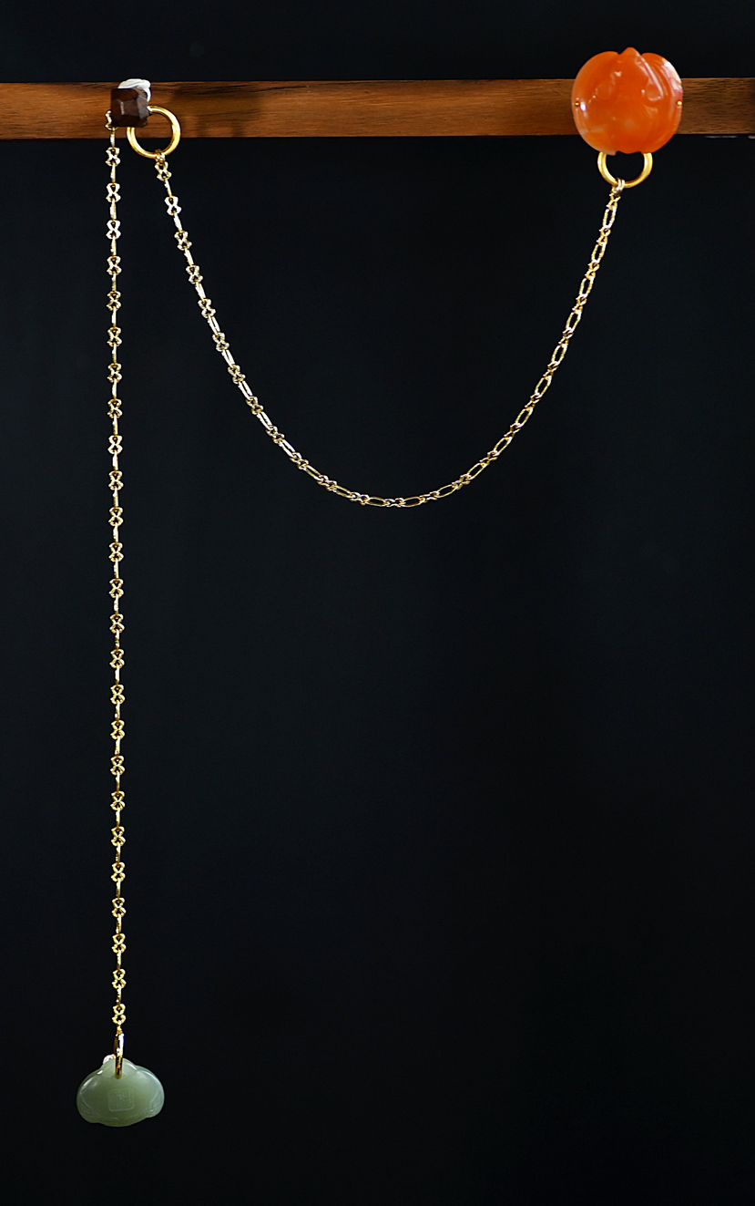 18k蝙蝠胸针和田玉项链侧襟挂两用