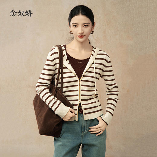 【商场同款】CNR5874  “高弹连帽拉链开衫” 可机洗的连帽开衫 休闲舒适 好穿好搭 米咖条纹 商品图0