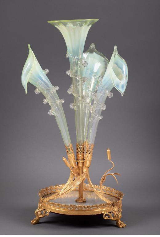 独角鹿西洋古董 19世纪末法国出品新艺术风格铜鎏金底座装饰马蹄莲造型绿色欧泊水晶花瓶/中央摆件 商品图0