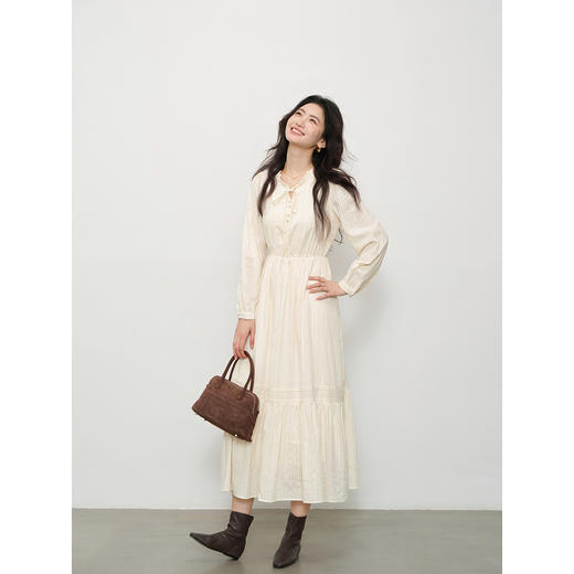 鹿向南「紫雾杏语」法式长袖连衣裙女秋季设计感V领显瘦杏色长裙 商品图1