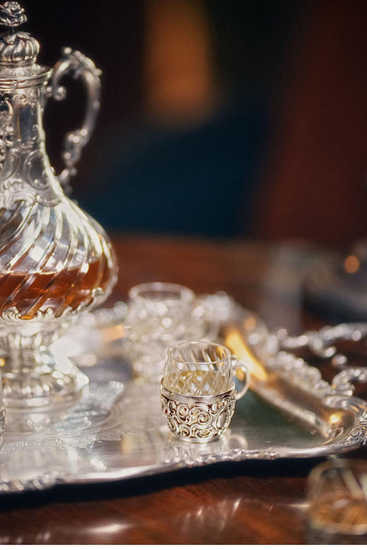 【已售】独角鹿西洋古董 1890年代德国出品洛可可风格花叶纹主题纯银精雕装饰水晶酒具套件 商品图2