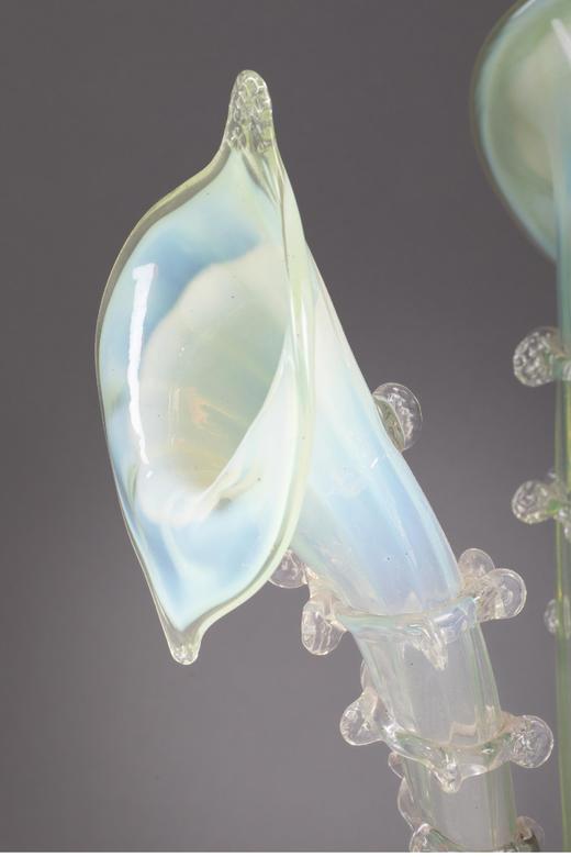 独角鹿西洋古董 19世纪末法国出品新艺术风格铜鎏金底座装饰马蹄莲造型绿色欧泊水晶花瓶/中央摆件 商品图6