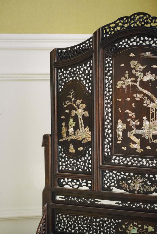 独角鹿西洋古董 1890年代亚洲出品花叶纹胡桃木镂雕装饰东方人物主题螺钿镶嵌屏风 商品图3