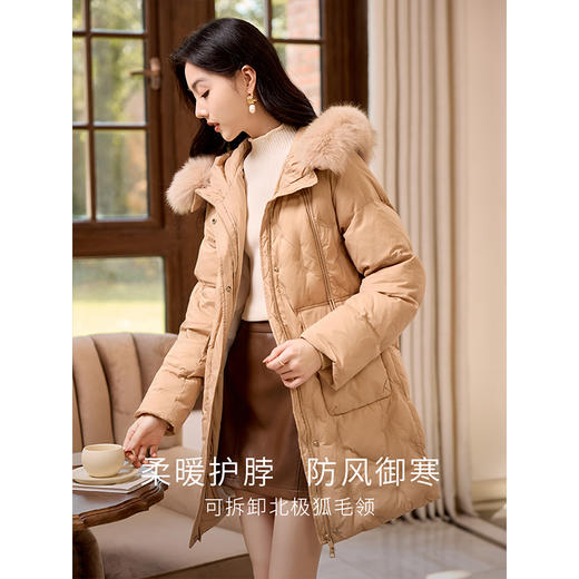 【年终特卖】熙世界2025新款时髦狐狸毛领羽绒服女士中长款白鸭绒连帽外套冬装 商品图1